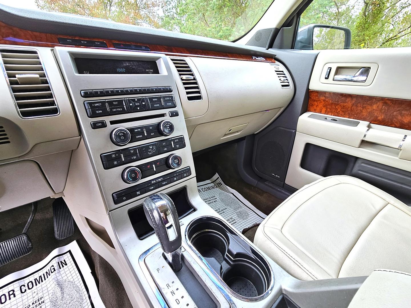 2012 Silver Ford Flex Limited FWD (2FMGK5DC3CB) with an 3.5L V6 DOHC 24V engine, 6-Speed Automatic Overdrive transmission, located at 18001 Kellogg Rd, Saucier, MS, 39574, (228) 832-1441, 139.421463, -76.641457 - Photo#16